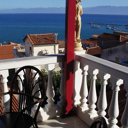 Ueber Den Daechern Von Koroni Esterno foto