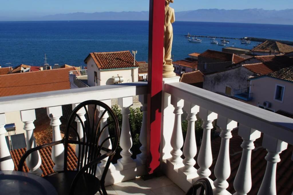 Ueber Den Daechern Von Koroni Esterno foto
