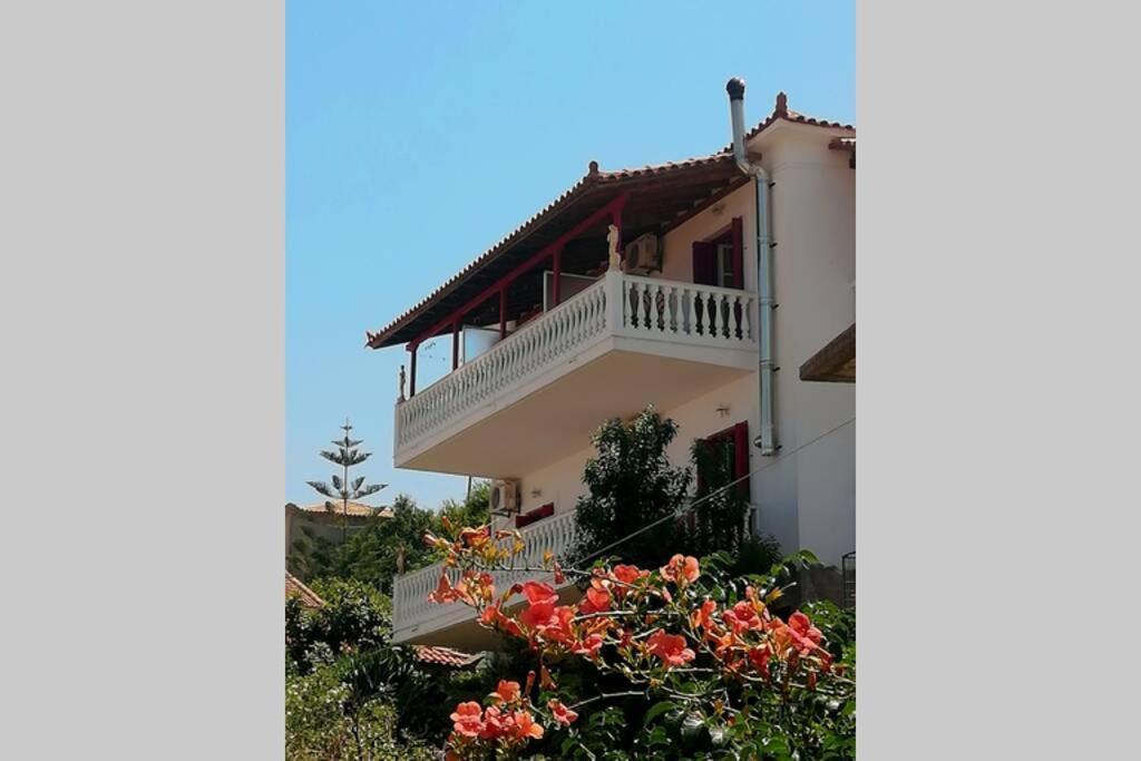 Ueber Den Daechern Von Koroni Esterno foto