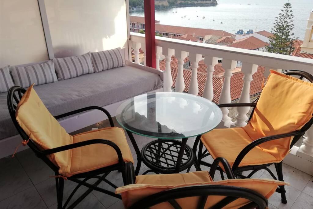 Ueber Den Daechern Von Koroni Esterno foto