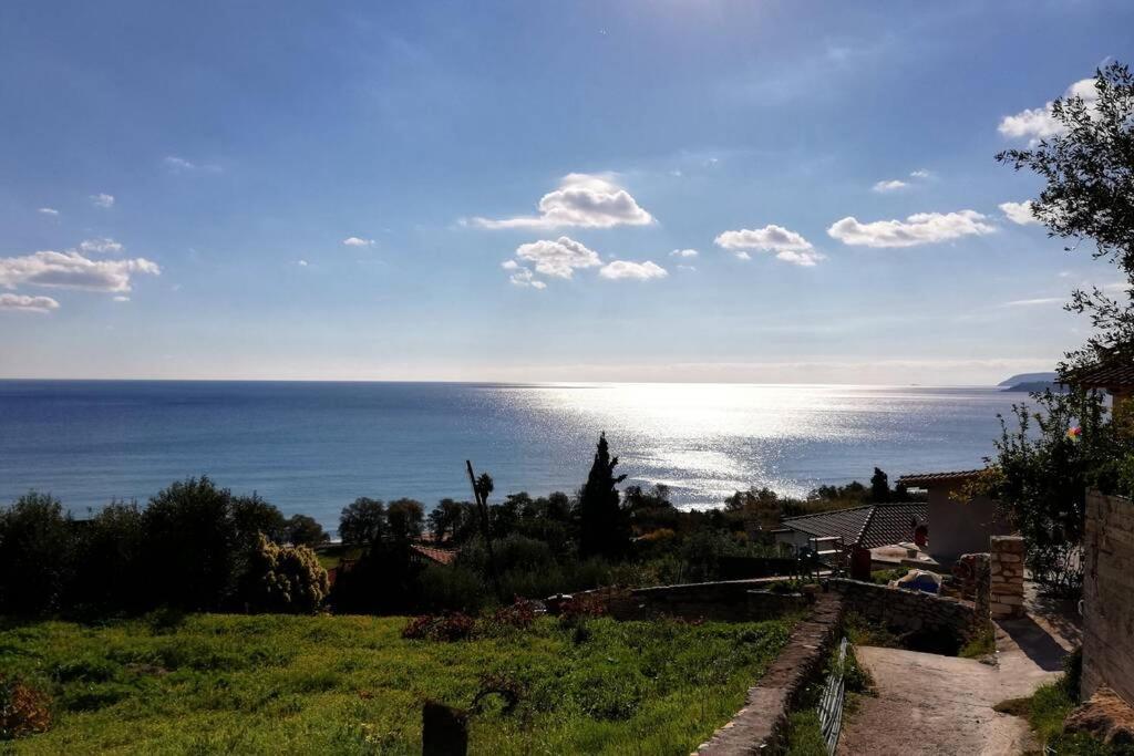 Ueber Den Daechern Von Koroni Esterno foto