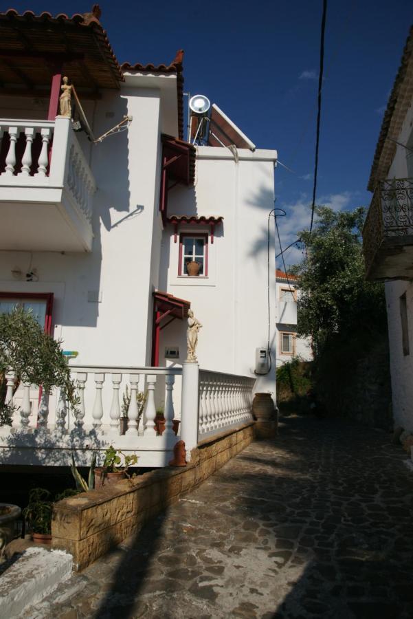 Ueber Den Daechern Von Koroni Esterno foto